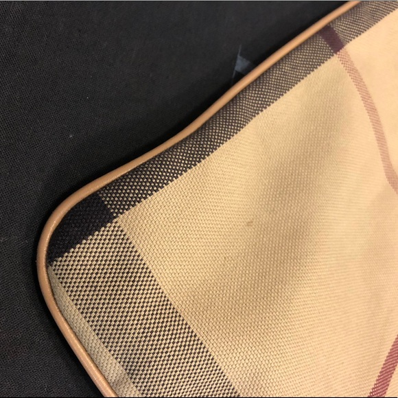 Authentic BURBERRY Shoulder Bag. - Picture 9 of 11